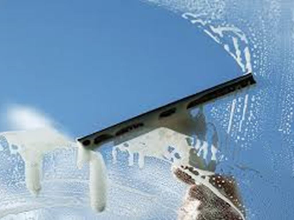 Aprenda como limpar seus vidros